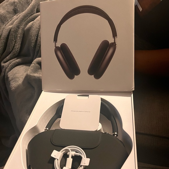 Apple Other - Apple Airpods pro max- space grey